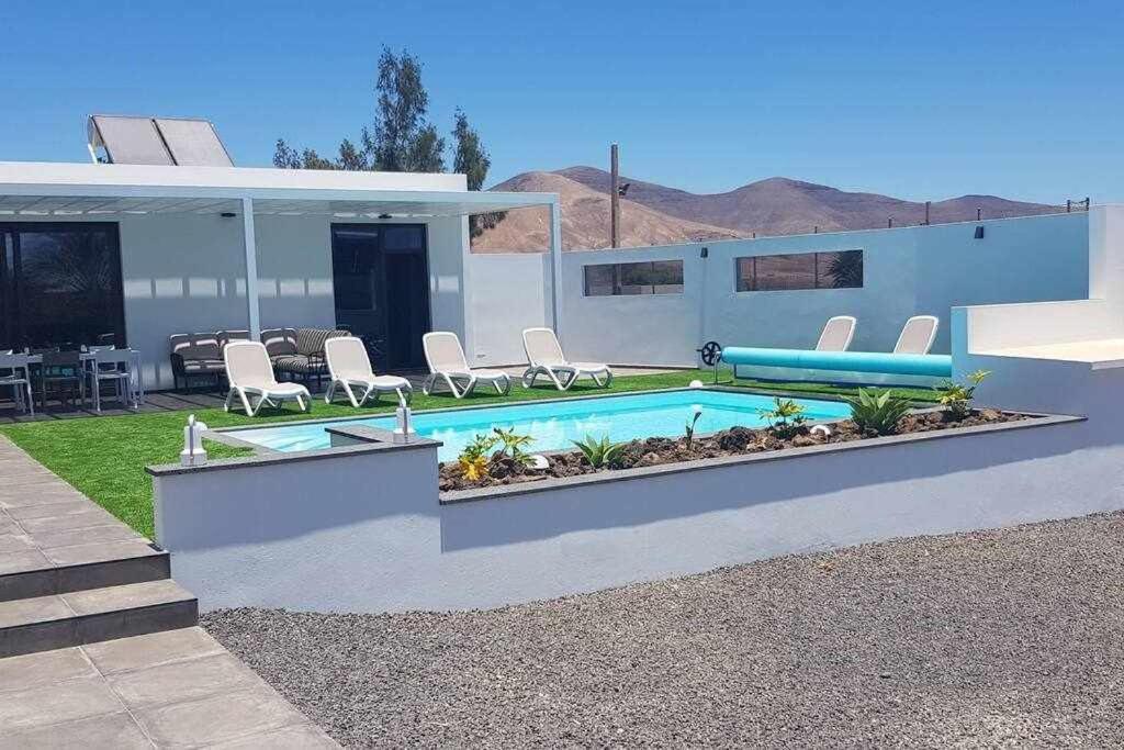 Villa Ponzos Chalet Independiente Y Privado Triquivijate Luaran gambar