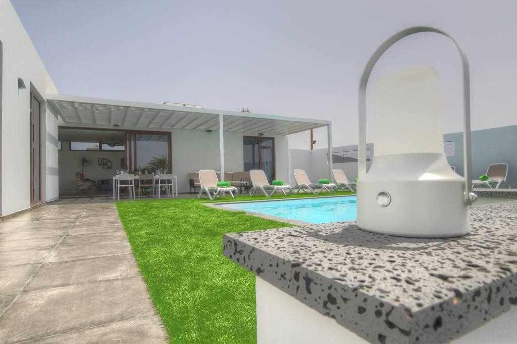Villa Ponzos Chalet Independiente Y Privado Triquivijate Luaran gambar