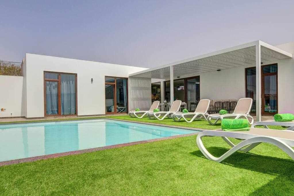 Villa Ponzos Chalet Independiente Y Privado Triquivijate Luaran gambar