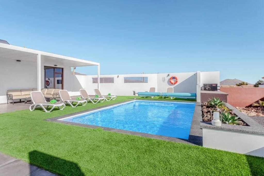 Villa Ponzos Chalet Independiente Y Privado Triquivijate Luaran gambar