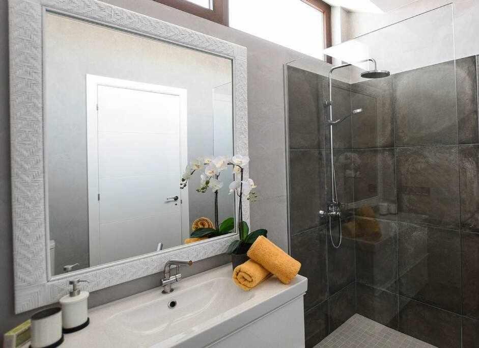 Villa Ponzos Chalet Independiente Y Privado Triquivijate Luaran gambar